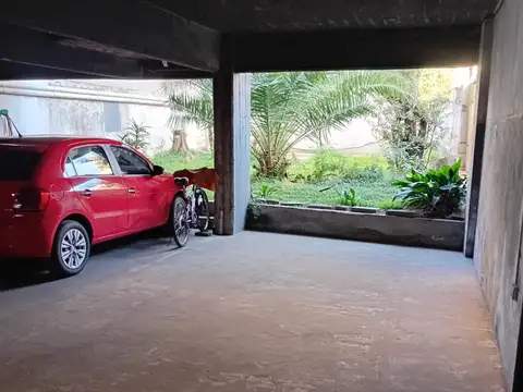 Venta Cochera fija cubierta planta baja J B Justo.