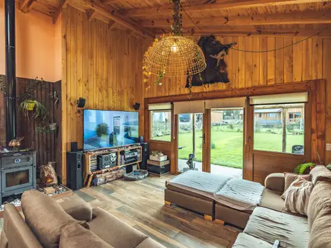 Venta. casa. 5 ambientes. jardín. barrio cerrado