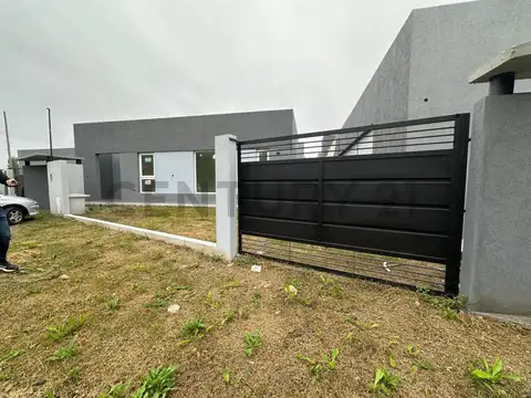 CASA 2 DORMITORIOS A ESTRENAR EN VILLA ELISA