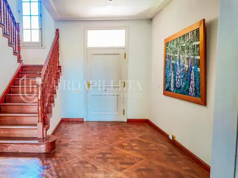 Casa 8 ambientes con 5 baños