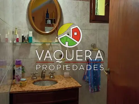 Casa 4 ambientes con 2 baños