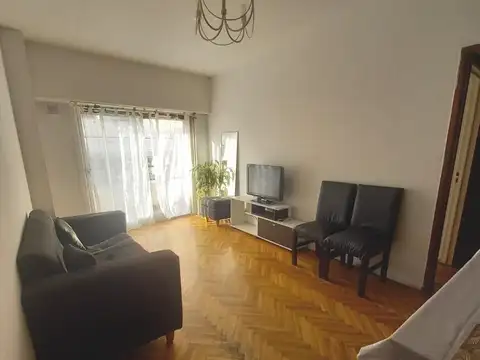 Dto. de 3 AMBIENTES con balcón a la calle- Orient Norte