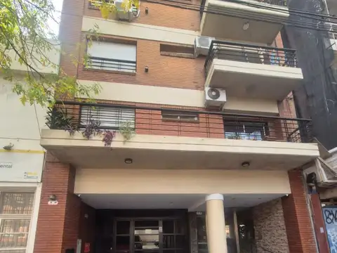 EN VENTA  2 AMBIENTES CON COCHERA