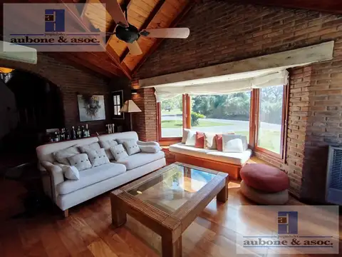 Casa 6 ambientes con 4 baños