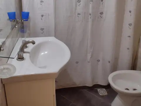 Casa 9 ambientes con 4 baños