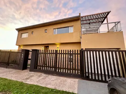 Casa a la venta en Mar Del Plata, Barrio Los Acantilados - 7 Ambientes