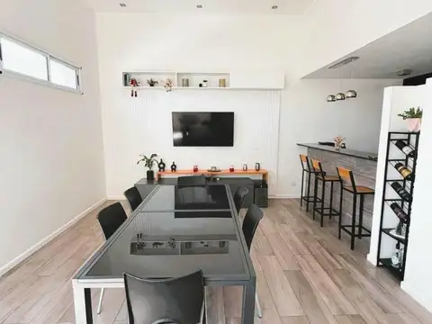 PERMUTA. CASA DE PASILLO 3 DORMITORIOS 100% RECICLADA