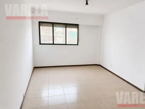 Departamento en Venta 5 amb. Piso 3° x Escalera- AV. San Pedrito 300-Flores U$S 68.000