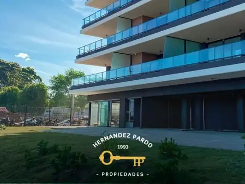 Sobre rambla, a pasos de montevideo.