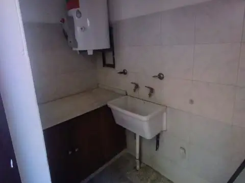 Casa 6 ambientes con 2 baños