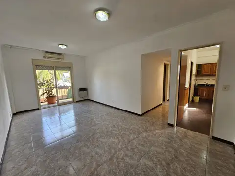 Departamento de 3 Ambientes con Balcón en Alquiler. Caballito