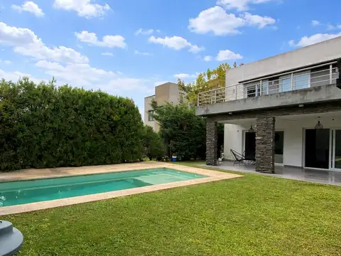 Preciosa casa en alquiler 5 ambientes en Altos de Hudson II