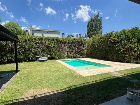 Preciosa casa en alquiler 5 ambientes en Altos de Hudson II