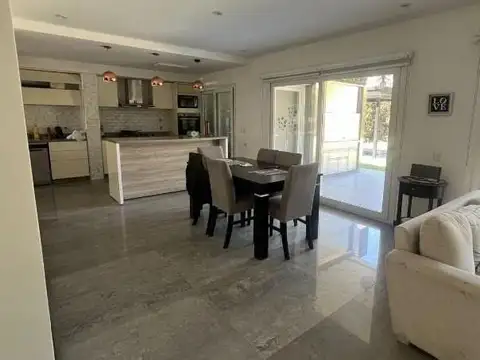 Casa en Alquiler de 4 dormitorios