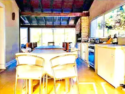 Casa 6 ambientes con 3 baños
