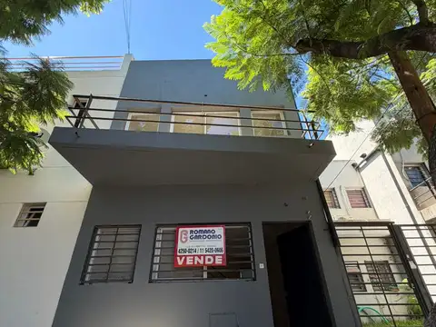 Departamento dos ambientes con balcón al frente