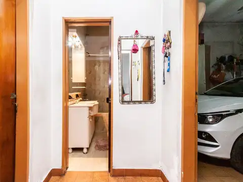 VENTA CASA 3 AMB CON COCHERA + DEPTO AL FONDO