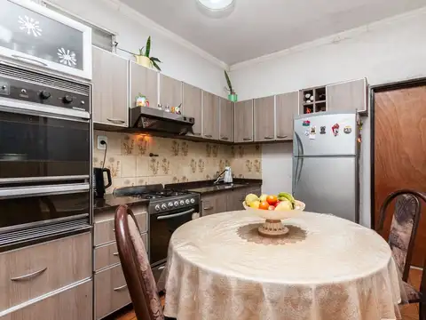 VENTA CASA 3 AMB CON COCHERA + DEPTO AL FONDO