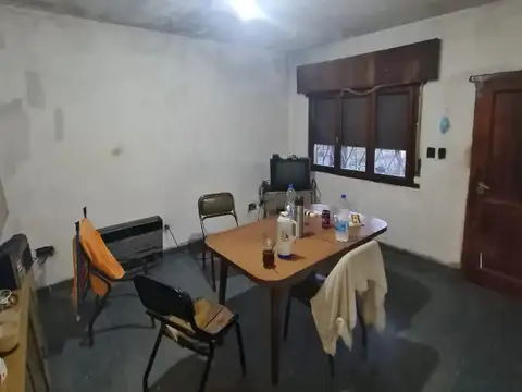 Venta Casa 3 Ambientes Con Amplio Patio,  Casa A Restaurar