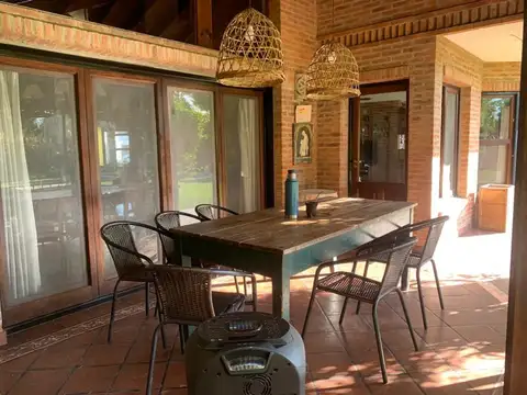 Galapagos, Golf Club Corona