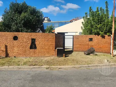 Casaquinta  Ciudad Evita con parque, quincho y  pileta