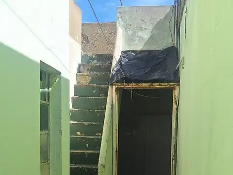 CASA 3 AMB, VENTA A REFACCIONAR CON PATIO, QUILMES