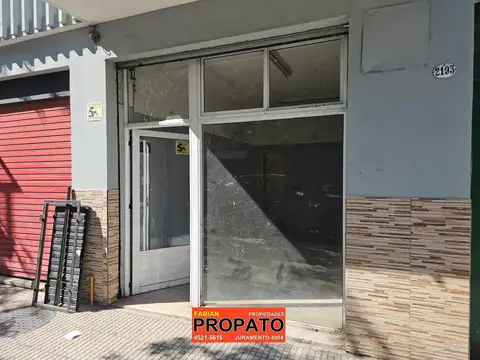 Local de 20m2 totales en excelente ubicacion!! Ambiente de 3.30 de ancho x 5.20 de largo!!!