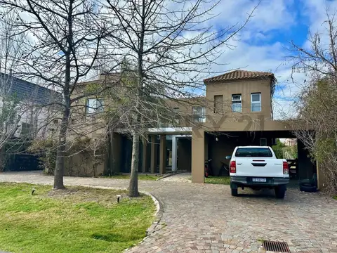 Venta Casa Barrio Talar del Lago I con gran lote y 4 dormitorios