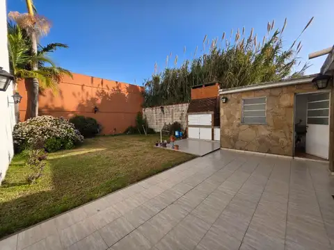 Venta - Casa de 3 dormitorios con Patio y Cochera en Arroyito - Rosario