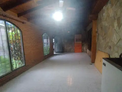 Casa 4 ambientes con 1 baño
