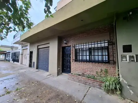 VENTA PARA DOS FAMILIAS Y LOCAL 10 X 31 LINDA UBICACION