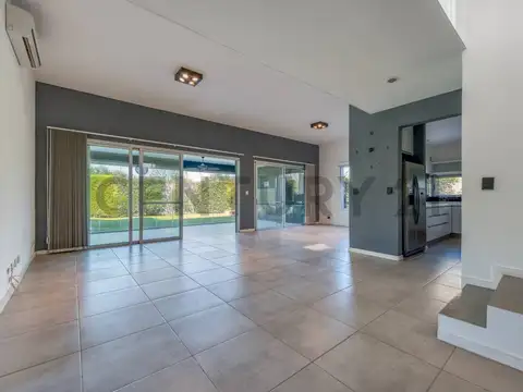 Casa 6 ambientes con 2 baños