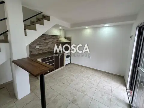 Depto Tipo Casa 2 ambientes con 1 baño