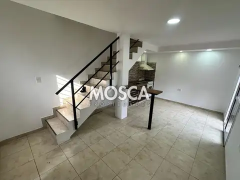 Depto Tipo Casa en Alquiler en La Reja, $ 500.000
