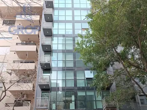 Comodo monoambiente con balcón al frente a mts de Av. Cabildo