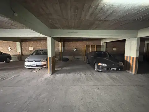 VENDO COCHERA EN EL CENTRO 