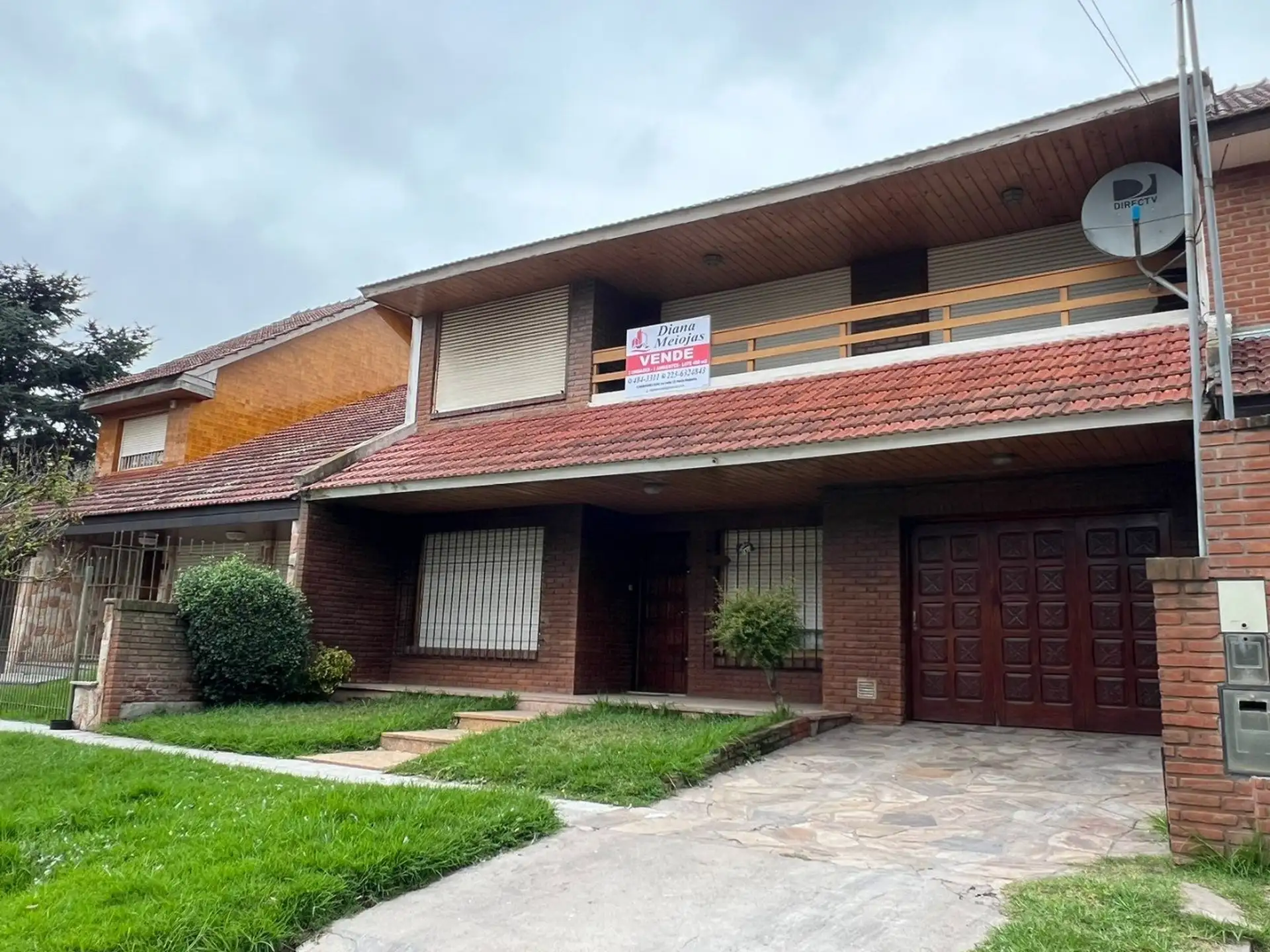 Chalet multifamiliar 4 amb, 209m² con garage y patio