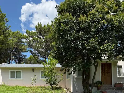 Se vende casa nueva frente al Golf de La Cumbre