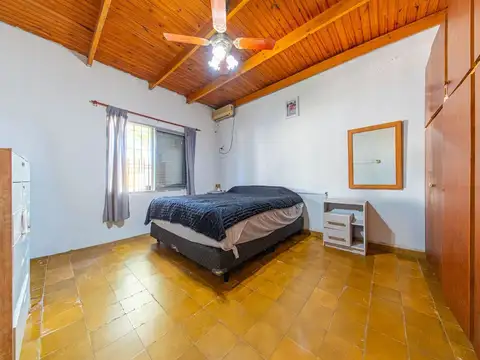 Casa 6 ambientes con 2 baños