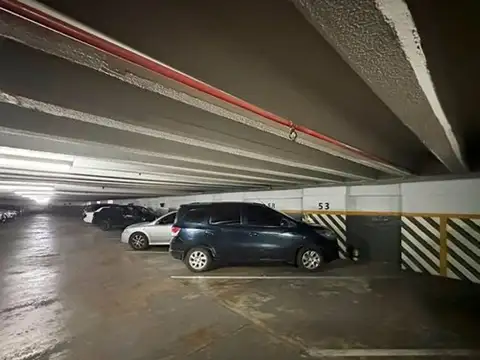 RECOLETA-VENTA COCHERA FIJA Y CUBIERTA