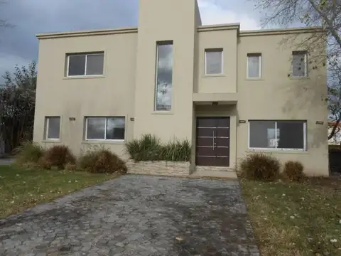 CASA EN VENTA EN HARAS SANTA MARIA con renta  – MAROTO PROPIEDADES