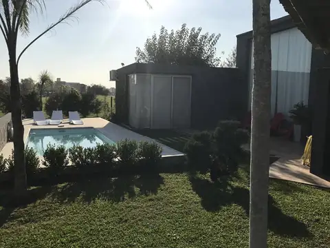 Casa sobre lote en esquina en Ayres Plaza