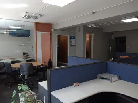 Venta piso de oficinas amoblado al frente en Maipú y Lavalle