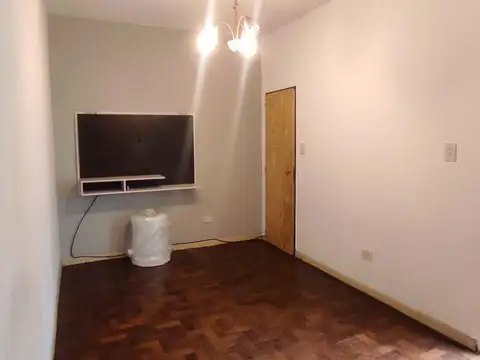 P.H.  interno 2 ambientes con patio.  aire acondicionado