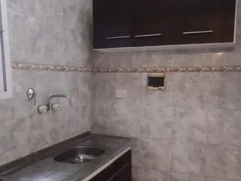 Departamento en Alquiler en Lomas De Zamora, $ 600.000