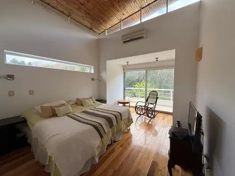 Casa en Alquiler Temporal con 2 cocheras