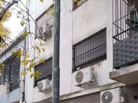 V.LURO 2AMB,3PISO/,ESCALERA,/FRENTE,/BCON,B/ESTADO UBICACION