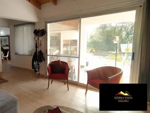 Casa 5 ambientes con 2 baños