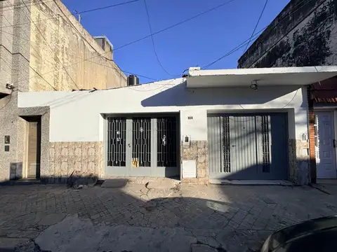 CASA EN VENTA 1 DORMITORIO COCHERA ECHESORTU