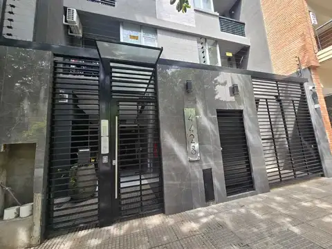 EXCELENTE 2 AMBIENTES CON COCHERA Y BALCON